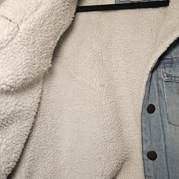 Ashley Vintage Charm Women's Light Blue Denim Jacket Sz Large - Picture 4 of 5